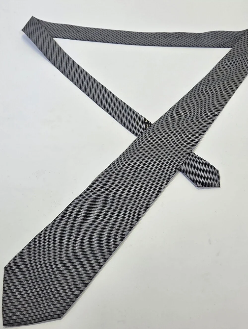 Ermenegildo Zegna 100% Silk Made in Italy Gray Striped Designer Tie